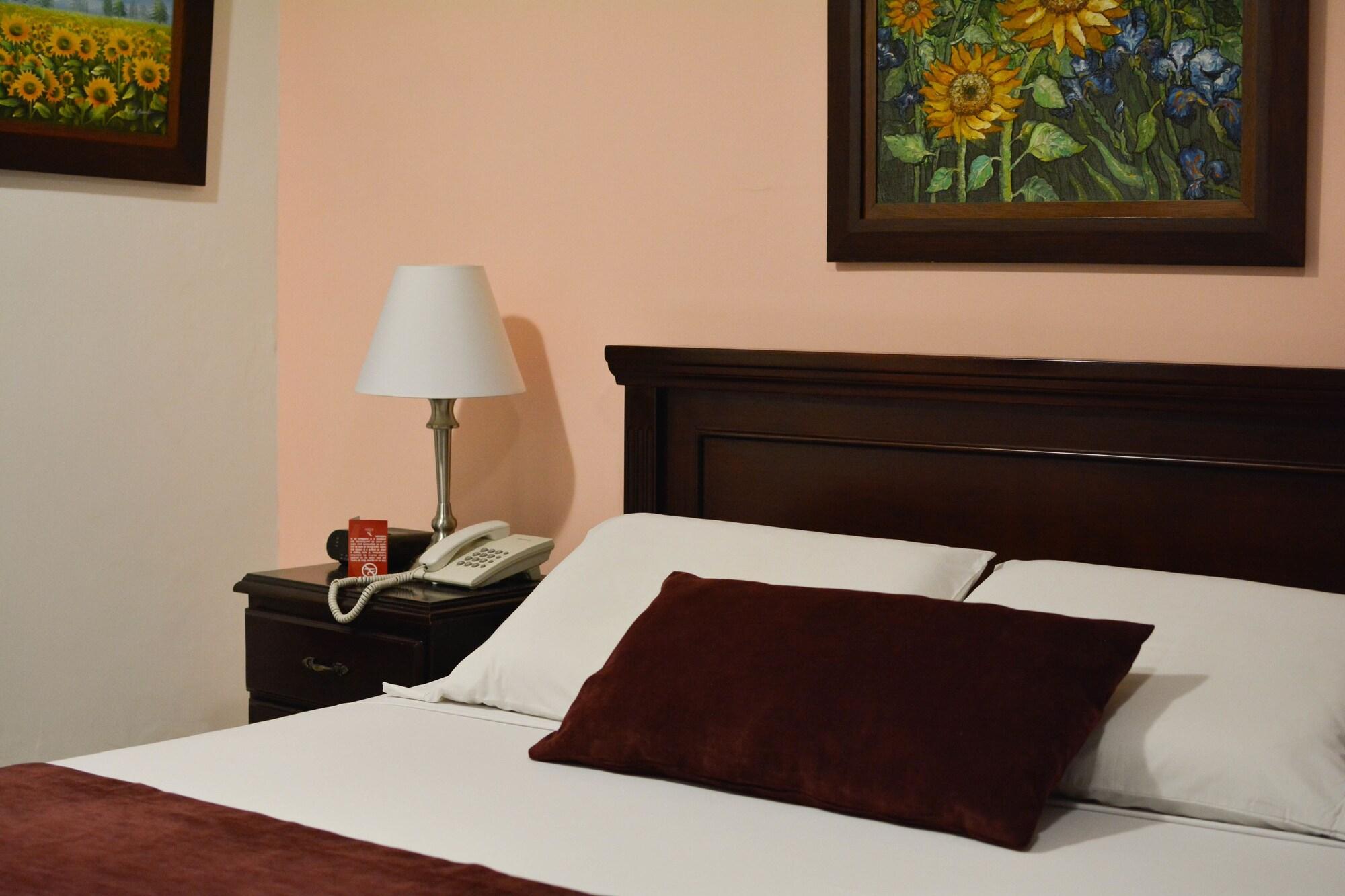 Hotel Karlo Cali Kültér fotó