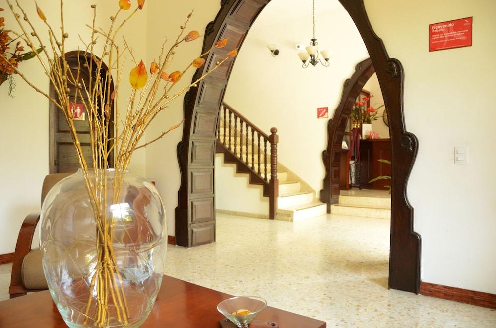 Hotel Karlo Cali Kültér fotó