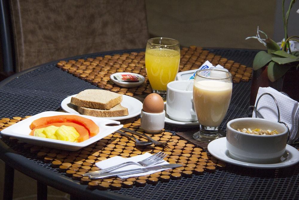 Hotel Karlo Cali Kültér fotó