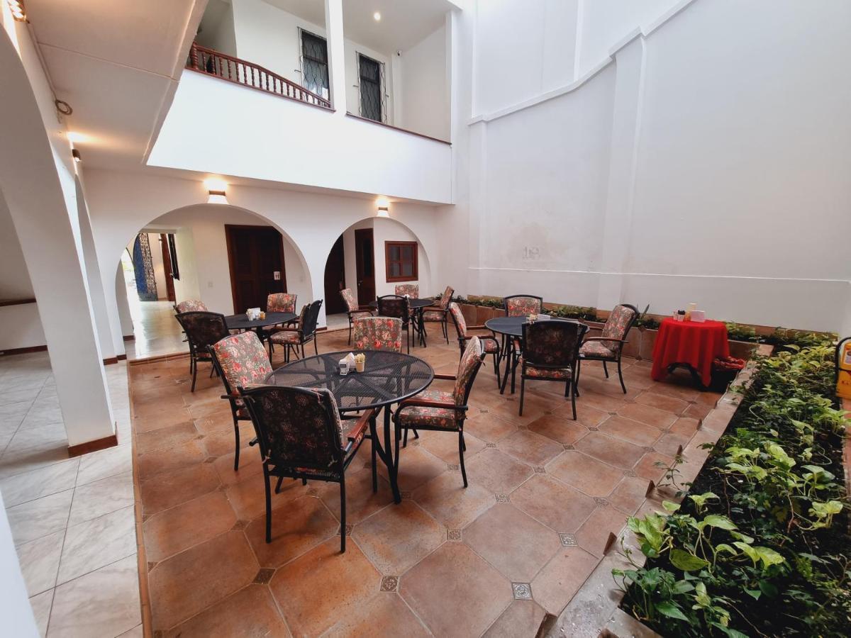 Hotel Karlo Cali Kültér fotó