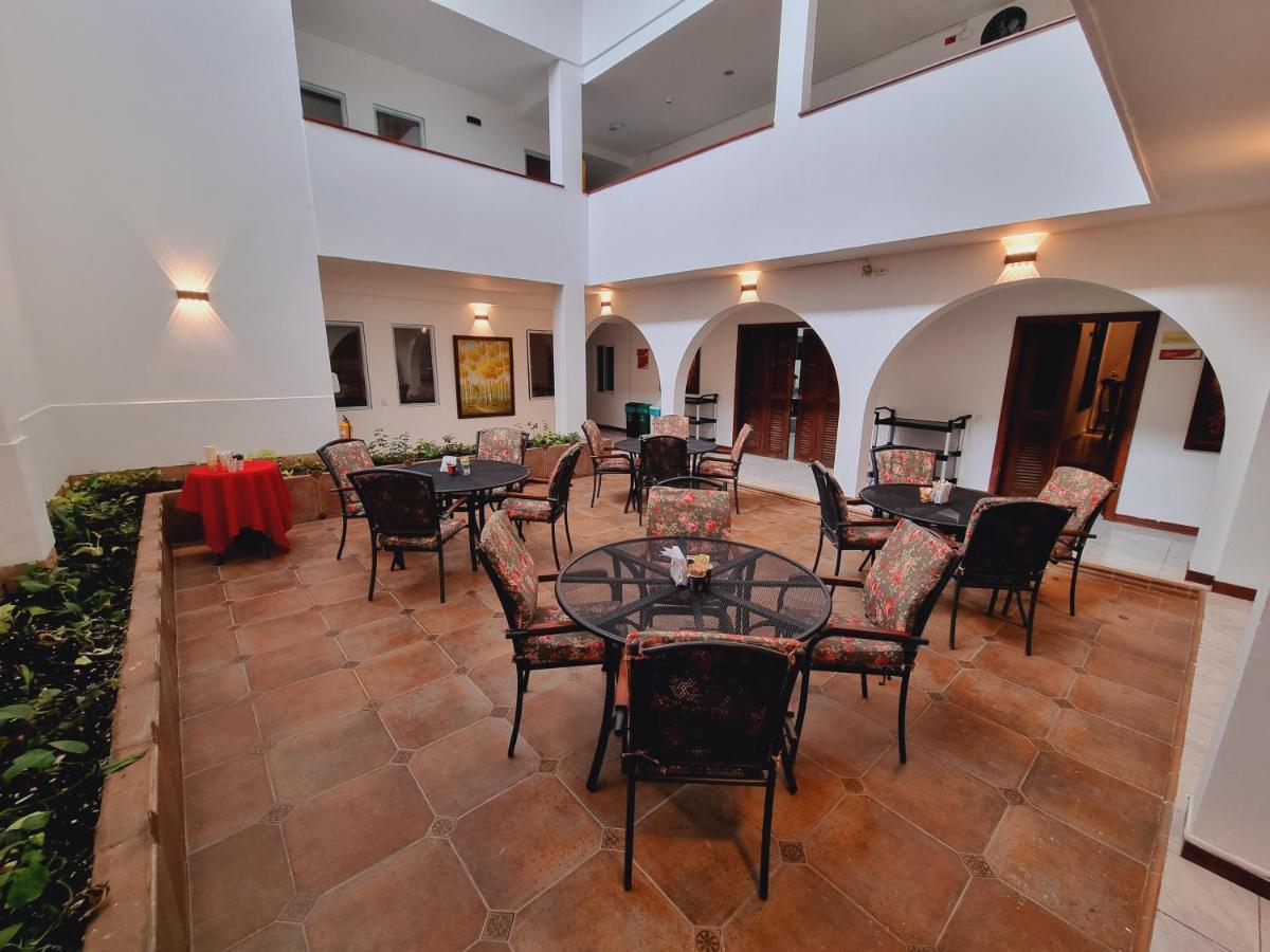 Hotel Karlo Cali Kültér fotó