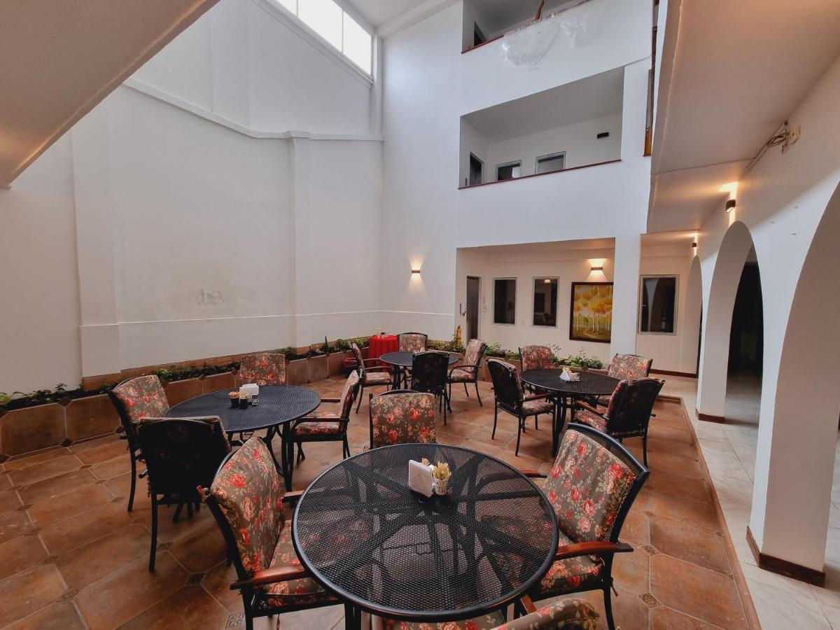 Hotel Karlo Cali Kültér fotó