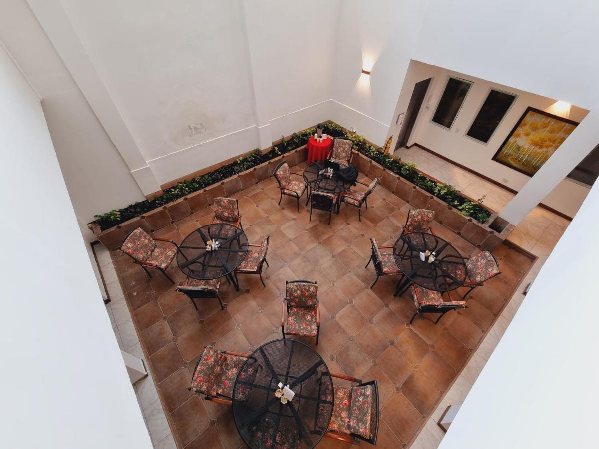 Hotel Karlo Cali Kültér fotó