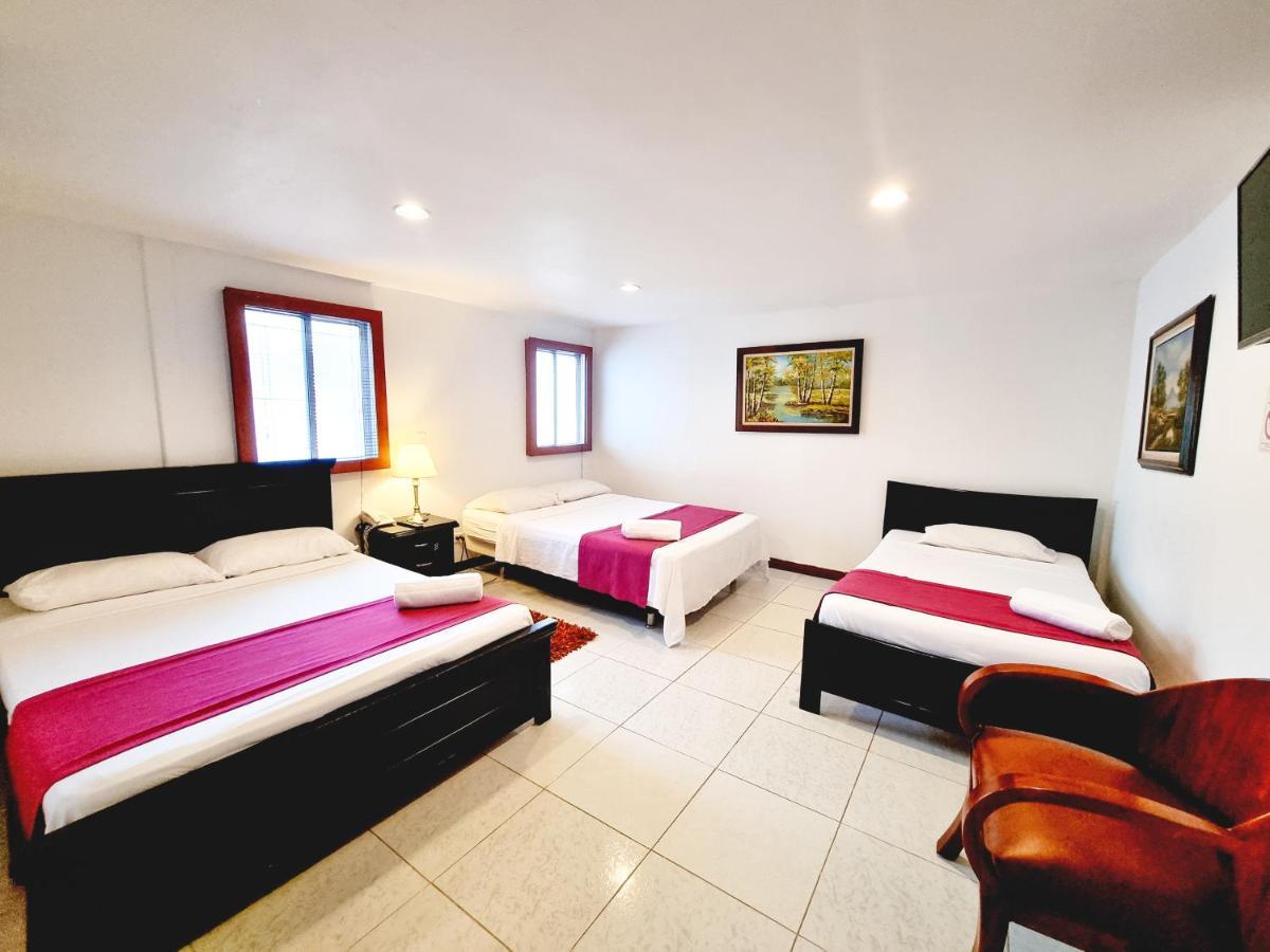 Hotel Karlo Cali Kültér fotó