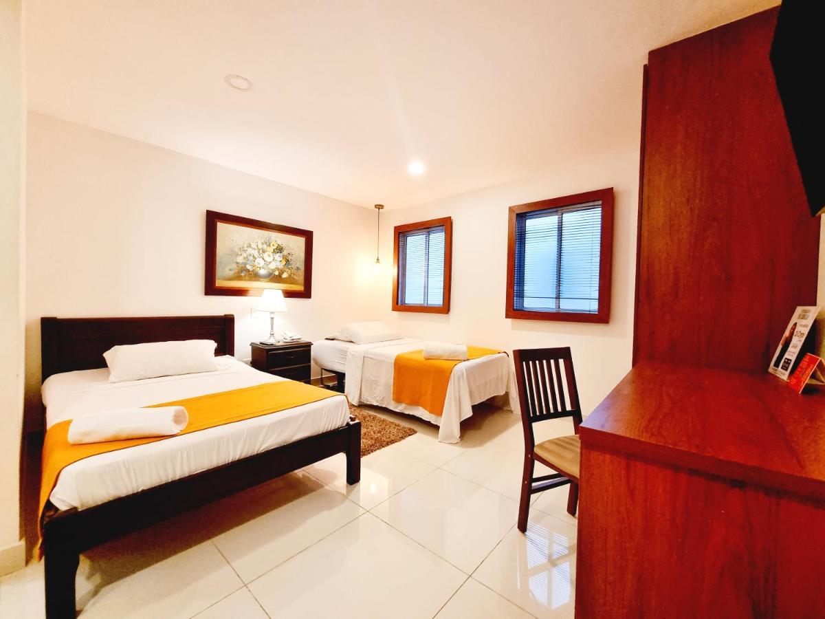 Hotel Karlo Cali Kültér fotó